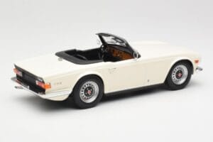 Triumph TR6 PI White Minichamps 1:18 155132035 Diecast — photo 2 of 6