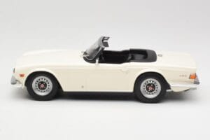 Triumph TR6 PI White Minichamps 1:18 155132035 Diecast — photo 3 of 6