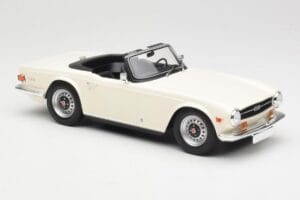 Triumph TR6 PI White Minichamps 1:18 155132035 Diecast — photo 4 of 6