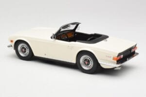 Triumph TR6 PI White Minichamps 1:18 155132035 Diecast — photo 5 of 6