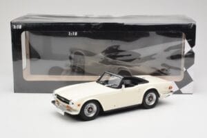Triumph TR6 PI White Minichamps 1:18 155132035 Diecast — photo 6 of 6