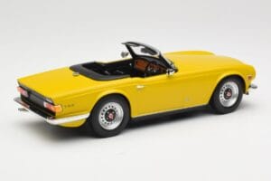 Triumph TR6 RHD Yellow Minichamps 1:18 155132034 Diecast — photo 2 of 6