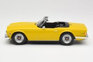 Triumph TR6 RHD Yellow Minichamps 1:18 155132034 Diecast — photo 3 of 6