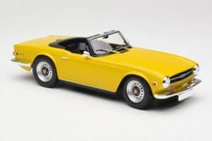 Triumph TR6 RHD Yellow Minichamps 1:18 155132034 Diecast — photo 4 of 6