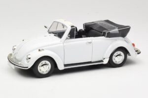 Volkswagen 1302 LS Cabriolet White Revell 1:18 8415 Diecast