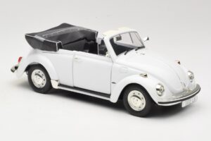 Volkswagen 1302 LS Cabriolet White Revell 1:18 08415 Diecast — photo 6 of 8