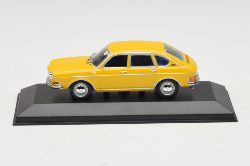 Volkswagen 411 Yellow Minichamps 1:43 VW005 Diecast