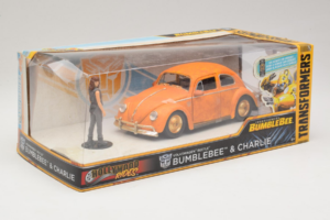 Volkswagen Beetle Bumblebee Transformers With Figure Metals Diecast 1:24 30114 Diecast — photo 2 of 3
