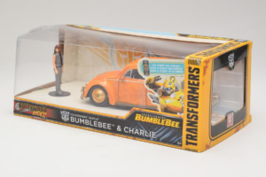 Volkswagen Beetle Bumblebee Transformers With Figure Metals Diecast 1:24 30114 Diecast — photo 3 of 3
