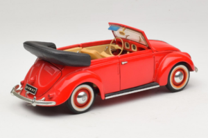Volkswagen Beetle Cabriolet Red Maisto 1:18 56010 Diecast — photo 3 of 8