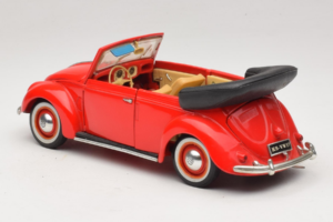 Volkswagen Beetle Cabriolet Red Maisto 1:18 56010 Diecast — photo 7 of 8