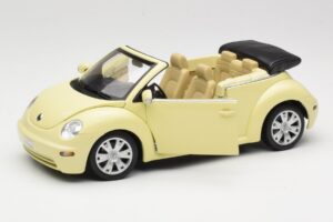 Volkswagen Beetle Cabriolet Yellow Gate 1:18 VW24108 Diecast — photo 2 of 8