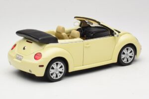 Volkswagen Beetle Cabriolet Yellow Gate 1:18 VW24108 Diecast — photo 3 of 8