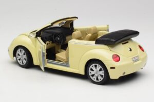 Volkswagen Beetle Cabriolet Yellow Gate 1:18 VW24108 Diecast — photo 5 of 8