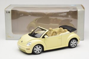 Volkswagen Beetle Cabriolet Yellow Gate 1:18 VW24108 Diecast — photo 8 of 8