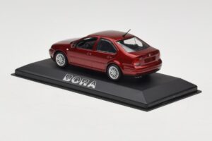 Volkswagen Bora Mk4 Red Metallic Minichamps 1:43 VW003 Diecast — photo 3 of 4