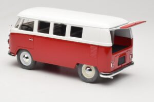 Volkswagen Combi T1 Red & White Solido 1:18 8031 Diecast — photo 5 of 8