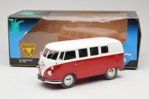 Volkswagen Combi T1 Red & White Solido 1:18 8031 Diecast — photo 8 of 8