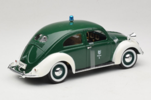 Volkswagen Export Sedan Police Maisto 1:18 56004 Diecast — photo 2 of 6