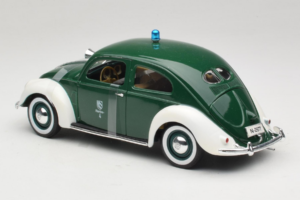 Volkswagen Export Sedan Police Maisto 1:18 56004 Diecast — photo 5 of 6