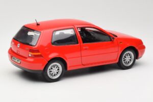 Volkswagen Golf Mk4 GTI Red Revell 1:18 08943 Diecast — photo 3 of 8