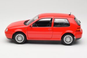 Volkswagen Golf Mk4 GTI Red Revell 1:18 08943 Diecast — photo 4 of 8