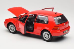 Volkswagen Golf Mk4 GTI Red Revell 1:18 08943 Diecast — photo 5 of 8