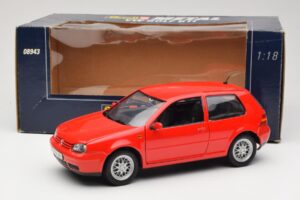 Volkswagen Golf Mk4 GTI Red Revell 1:18 08943 Diecast — photo 8 of 8