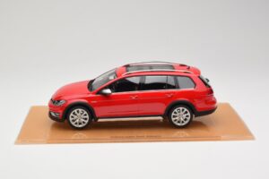 Volkswagen Golf Mk7 Alltrack Tornado Red DNA 1:18 DNA000035 Resin — photo 3 of 6
