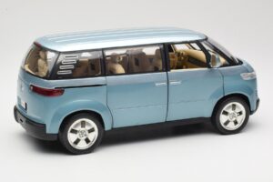 Volkswagen Microbus Concept Light Green Revell 1:18 08444 Diecast — photo 3 of 8
