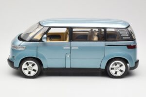 Volkswagen Microbus Concept Light Green Revell 1:18 08444 Diecast — photo 4 of 8