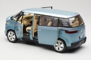 Volkswagen Microbus Concept Light Green Revell 1:18 08444 Diecast — photo 5 of 8