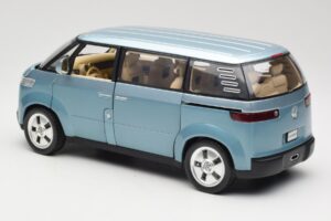 Volkswagen Microbus Concept Light Green Revell 1:18 08444 Diecast — photo 7 of 8