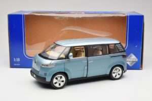 Volkswagen Microbus Concept Light Green Revell 1:18 08444 Diecast — photo 8 of 8