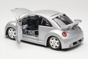 Volkswagen New Beetle RSi Silver Bburago 1:18 3306 Diecast — photo 5 of 8