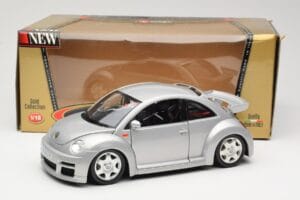 Volkswagen New Beetle RSi Silver Bburago 1:18 3306 Diecast — photo 8 of 8