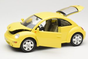 Volkswagen New Beetle Yellow Bburago 1:18 BEETLE001 Diecast — photo 2 of 8