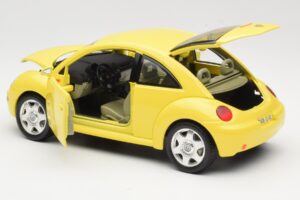 Volkswagen New Beetle Yellow Bburago 1:18 BEETLE001 Diecast — photo 5 of 8