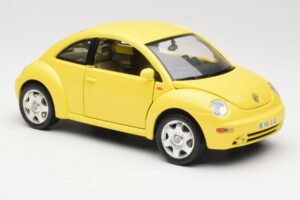 Volkswagen New Beetle Yellow Bburago 1:18 BEETLE001 Diecast — photo 6 of 8
