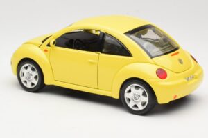 Volkswagen New Beetle Yellow Bburago 1:18 BEETLE001 Diecast — photo 7 of 8
