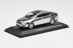 Volkswagen Passat B6 Chrome Silver 10 Years Volkswagen Magazine Minichamps 1:43 PASSAT004 Diecast — photo 2 of 4