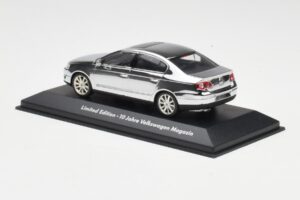 Volkswagen Passat B6 Chrome Silver 10 Years Volkswagen Magazine Minichamps 1:43 PASSAT004 Diecast — photo 3 of 4