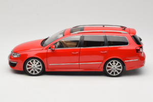 Volkswagen Passat B6 R36 Variant Red NZG 1:18 KF044-5 Diecast — photo 4 of 8