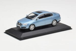 Volkswagen Passat B6 Blue Metallic Minichamps 1:43 PASSAT002 Diecast — photo 2 of 4