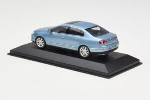 Volkswagen Passat B6 Blue Metallic Minichamps 1:43 PASSAT002 Diecast — photo 3 of 4