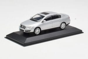 Volkswagen Passat B6 Silver Minichamps 1:43 PASSAT003 Diecast — photo 2 of 4