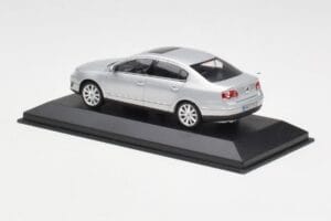 Volkswagen Passat B6 Silver Minichamps 1:43 PASSAT003 Diecast — photo 3 of 4