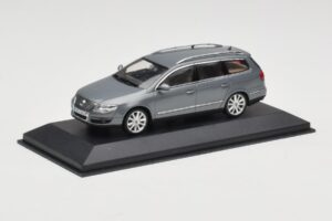 Volkswagen Passat B6 Variant Grey Metallic Minichamps 1:43 PASSAT005 Diecast — photo 2 of 4