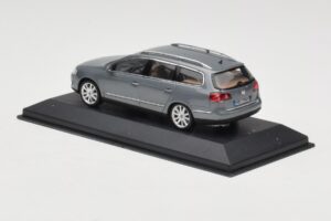 Volkswagen Passat B6 Variant Grey Metallic Minichamps 1:43 PASSAT005 Diecast — photo 3 of 4