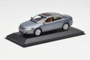 Volkswagen Phaeton 3D Grey Minichamps 1:43 3D0099300GPR7Q Diecast — photo 2 of 4